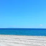 Hilltop Sea View Karianí