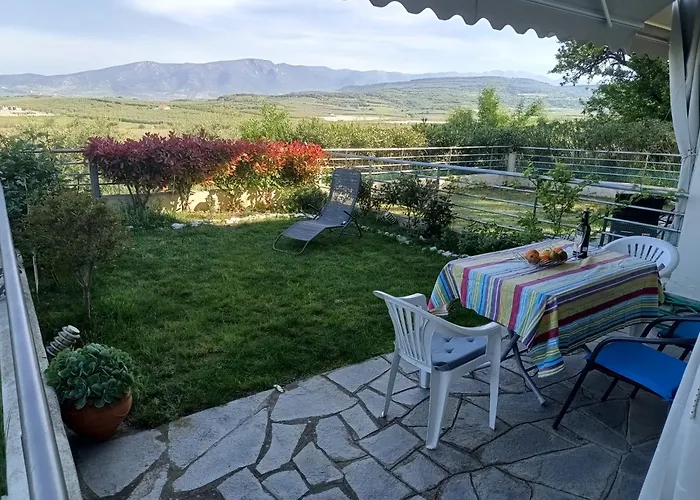 Hilltop Sea View Апартаменты *